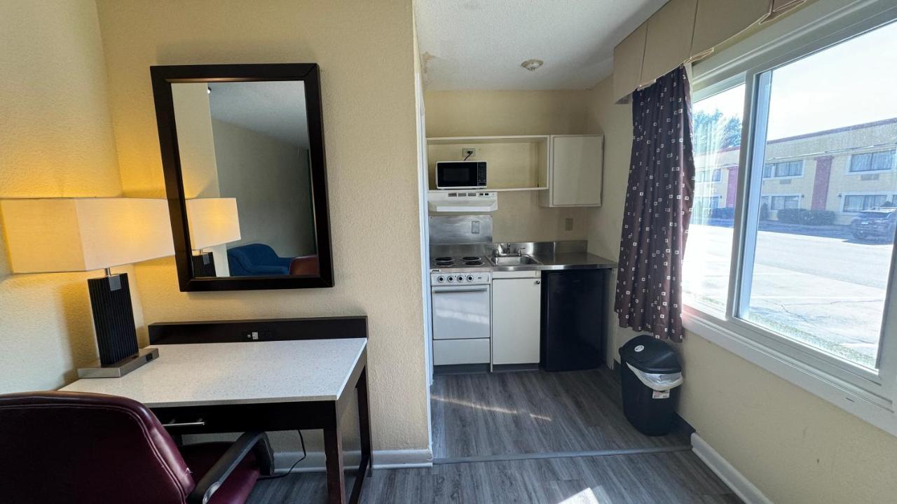 Americas Best Value Inn New London Mystic Экстерьер фото