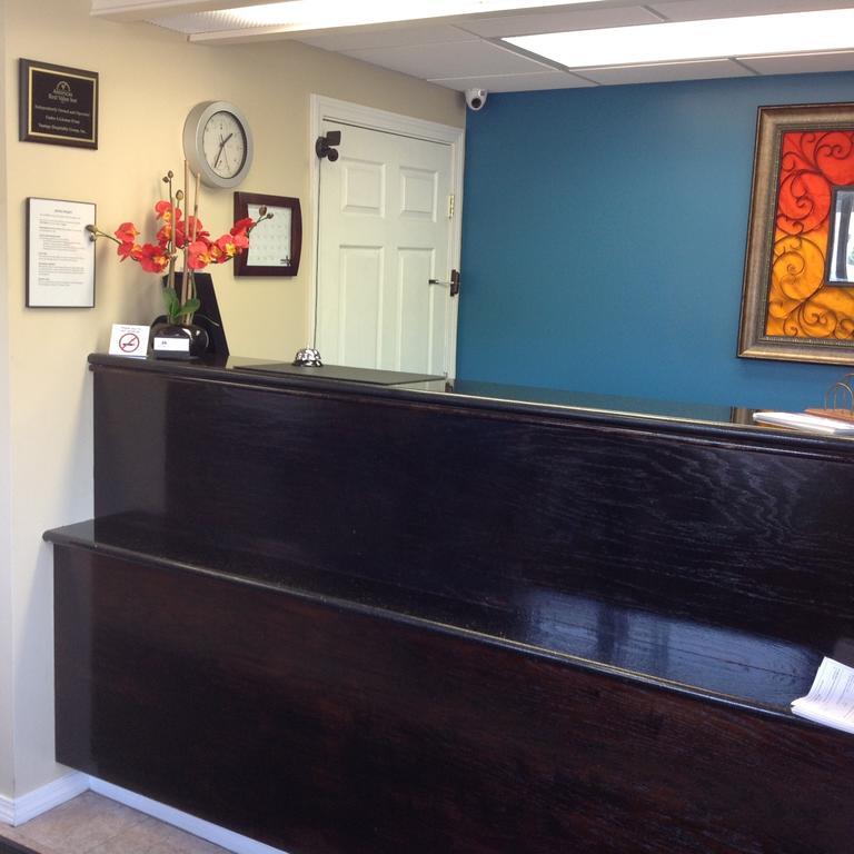 Americas Best Value Inn New London Mystic Экстерьер фото