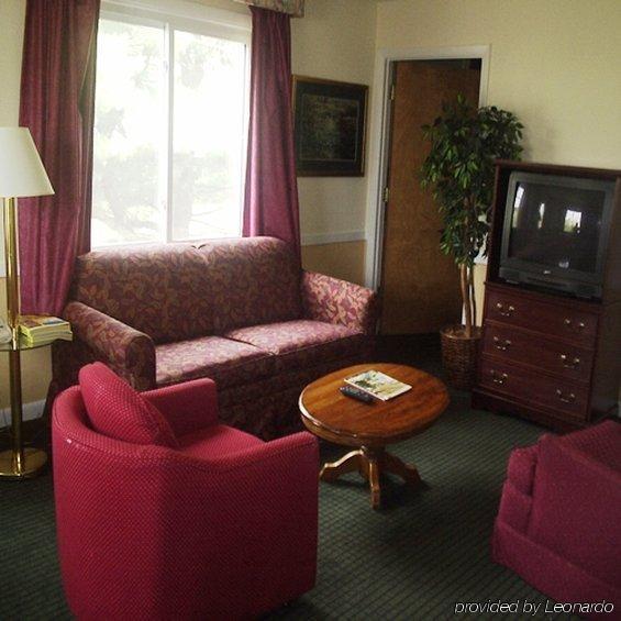 Americas Best Value Inn New London Mystic Номер фото