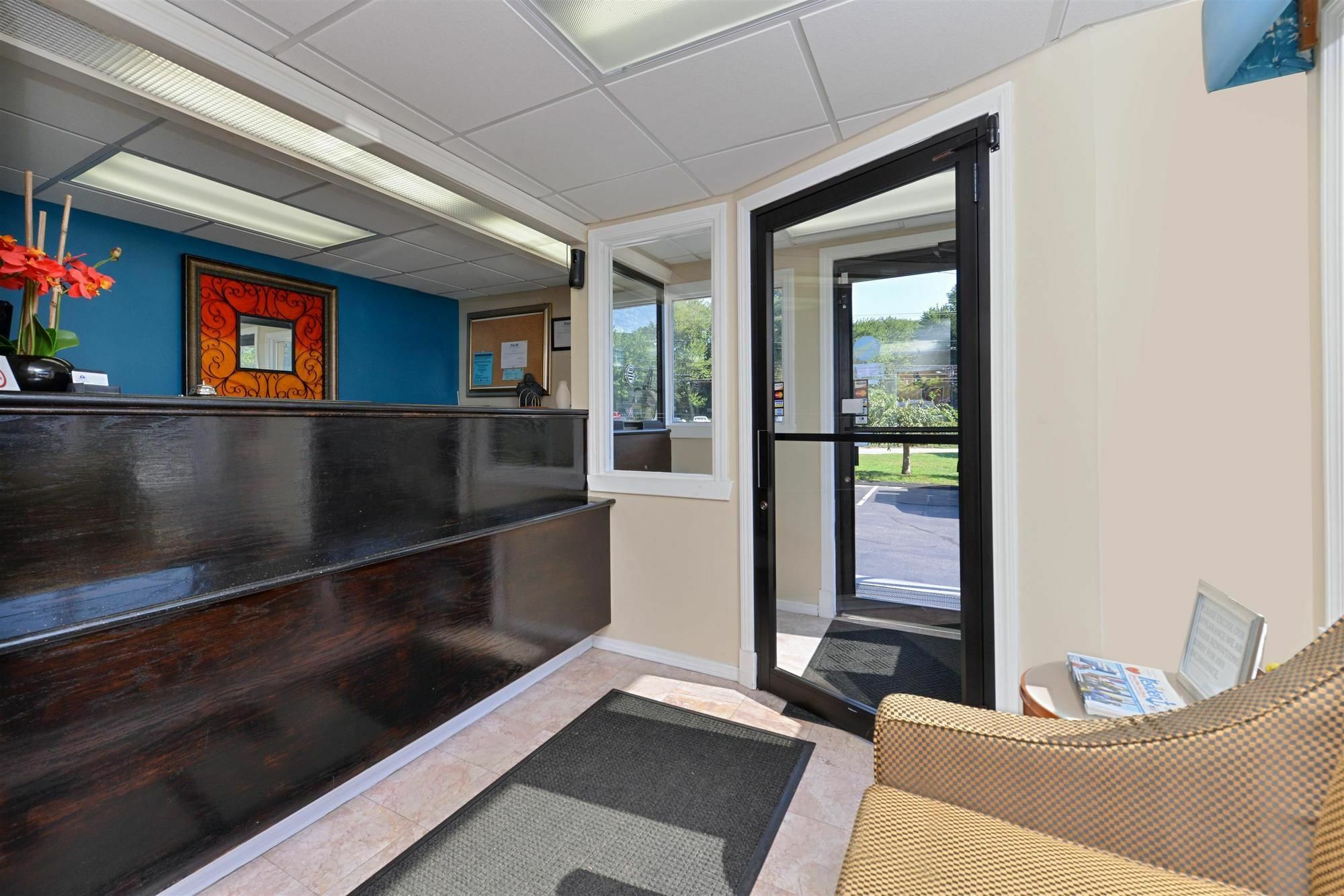 Americas Best Value Inn New London Mystic Экстерьер фото